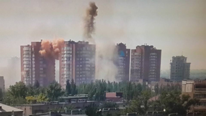 Один из районов Донецка под обстрелом. Фото: izvestia.kiev.ua