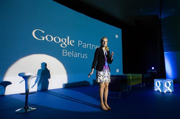 Наталья Коробко представляет программу Google Partners в Беларуси весной 2015. Фото: Google.