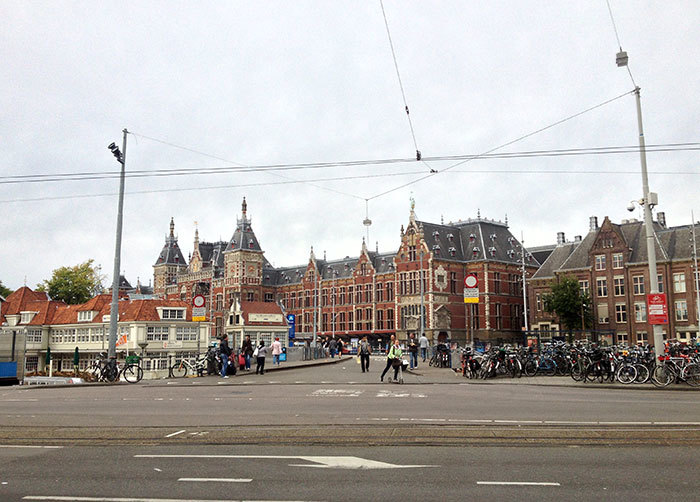 Для привлечения внимание в статье используются фотографии из моей поездки в Амстердам в 2012 году
