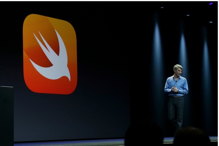 Крейг Федериги, вице-президент Apple по разработке ПО, представляет Swift. Фото: Wired.