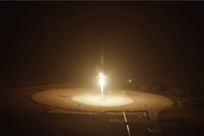 Момент приземления. Фото: SpaceX.