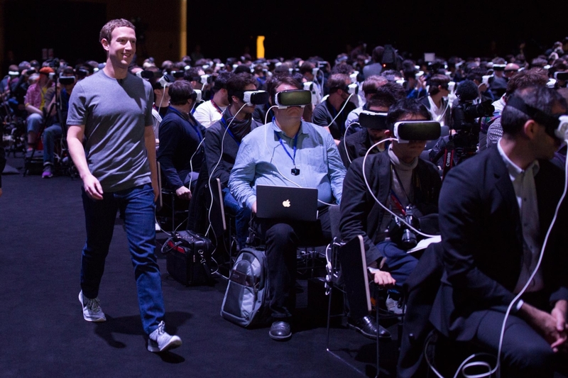 Марк Цукерберг на Всемирном мобильном конгрессе в Барселоне. Фото: Facebook.