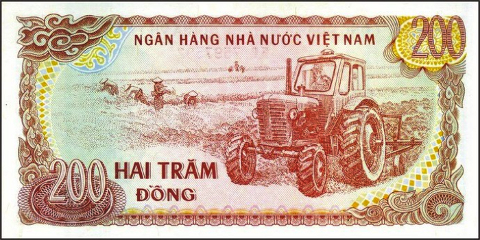 Трактор «Беларус» на вьетнамской банкноте в 200 донгов.