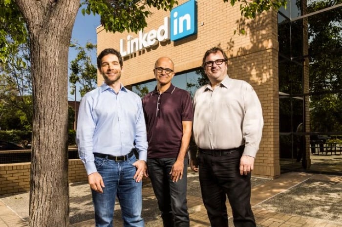 Джефф Вайнер (слева), Сатья Наделла и Рейд Хоффман. Фото: Microsoft.