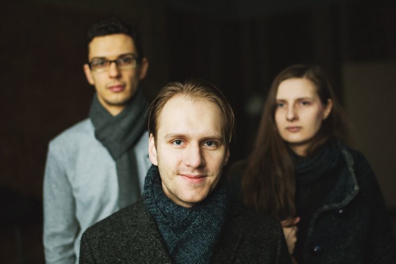 Евгений Лабунь (в центре), программист Вадим Киянко и UI/UX-дизайнер Яна Сыревич