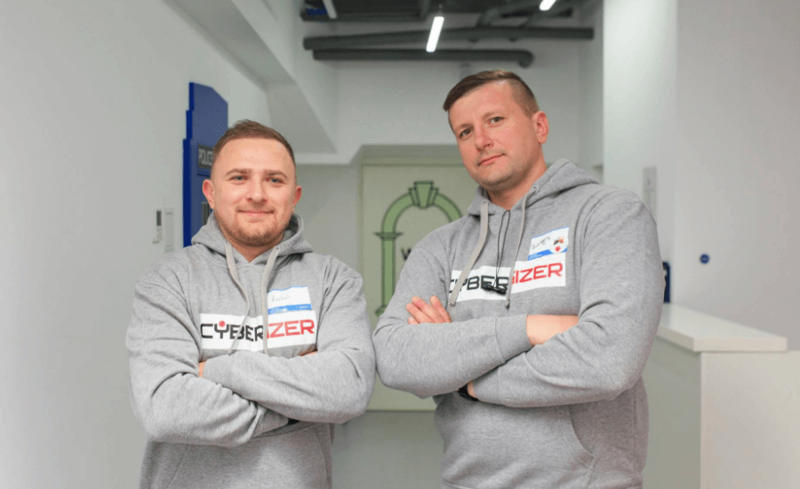 Анатолий Лётыч и Сергей Сергиенко (справа) Фото: Ruby Meditation