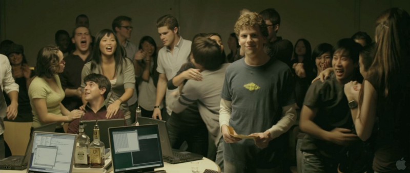 Кадр из фильма «Социальная сеть», который породил множество стереотипов о разработчиках