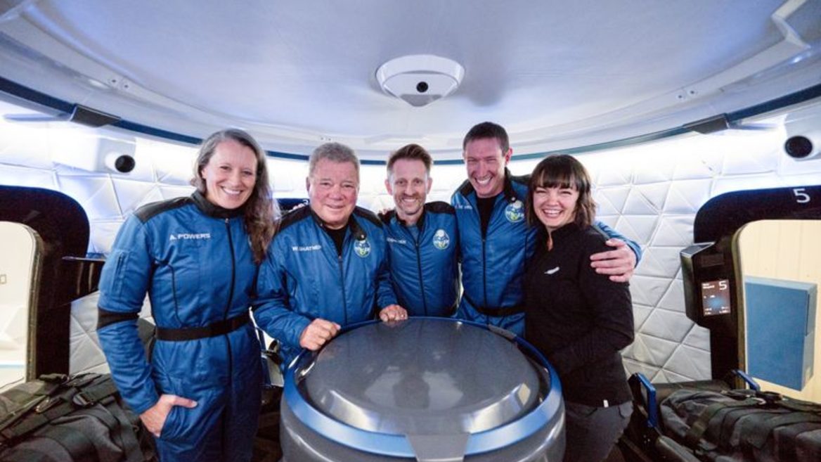 Корабль Blue Origin совершил второй полет. На борту был 90-летний Уильям Шетнер