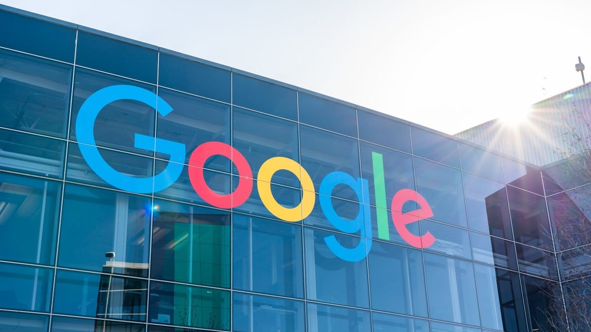 Google отчиталась о годовой выручке в $2576 млрд  и объявила о дроблении акций