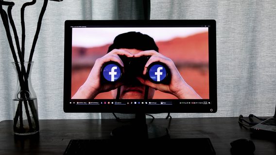 Facebook обвинили в слежке за пользователями через камеру телефона