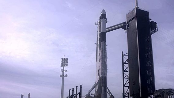 SpaceX успешно протестировала систему спасения экипажа Crew Dragon 