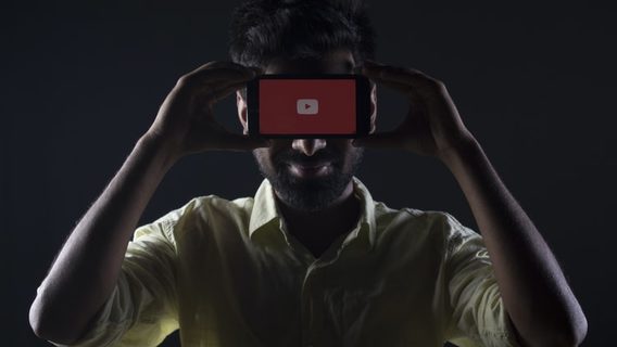 Бывший модератор Youtube судится с компанией из-за полученного ПТСР
