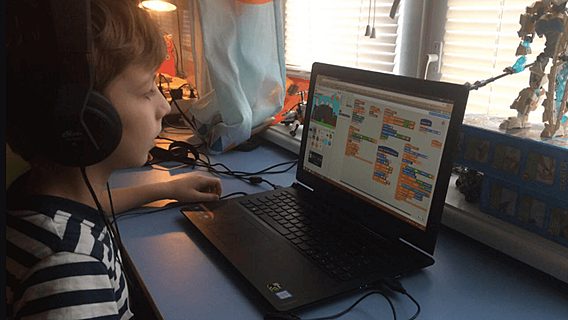 Онлайн-школа из Беларуси научит детей из бедных семей и приютов программировать 
