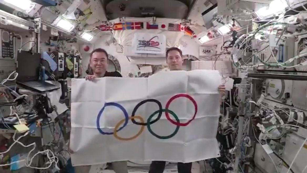 Астронавты на МКС показали в Twitter какими были бы Олимпийские игры в космосе