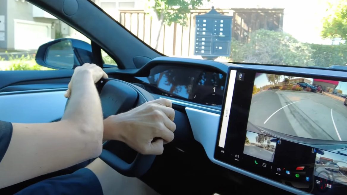Ютуберы показали руль-штурвал Tesla в действии