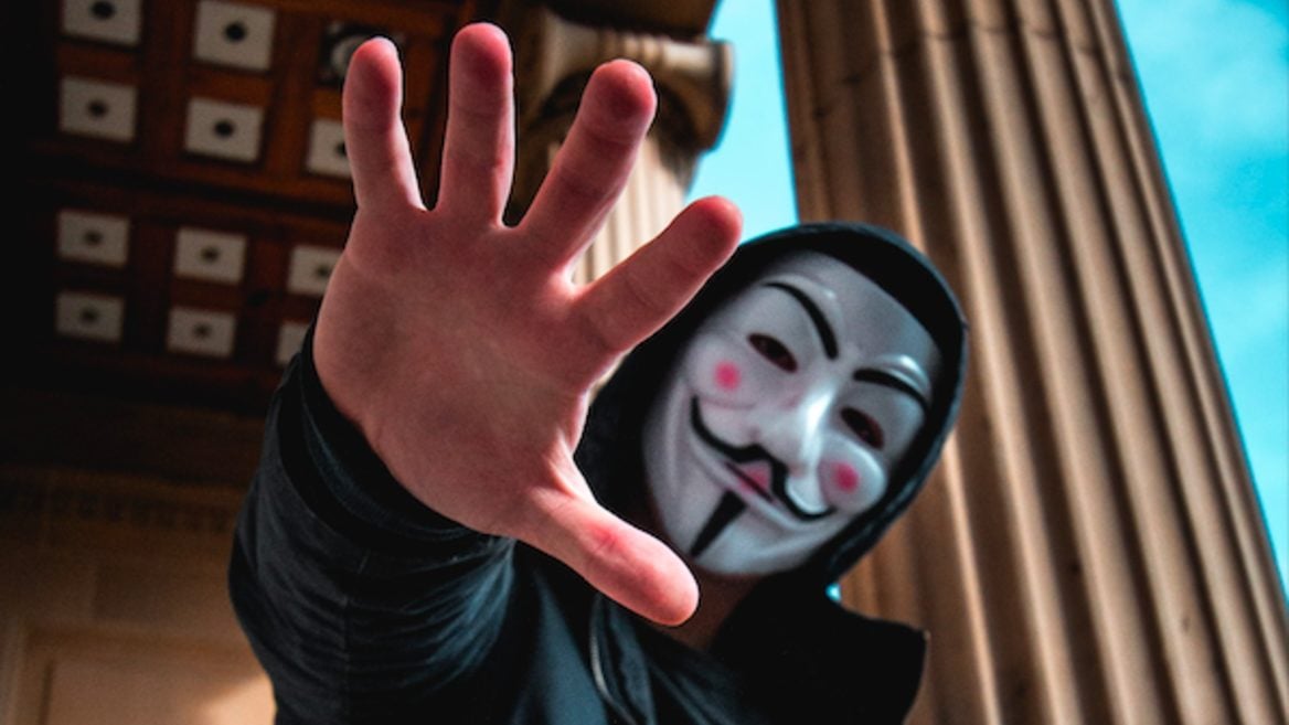 Anonymous объявили Маску войну тот в ответ выложил весёлые смайлики