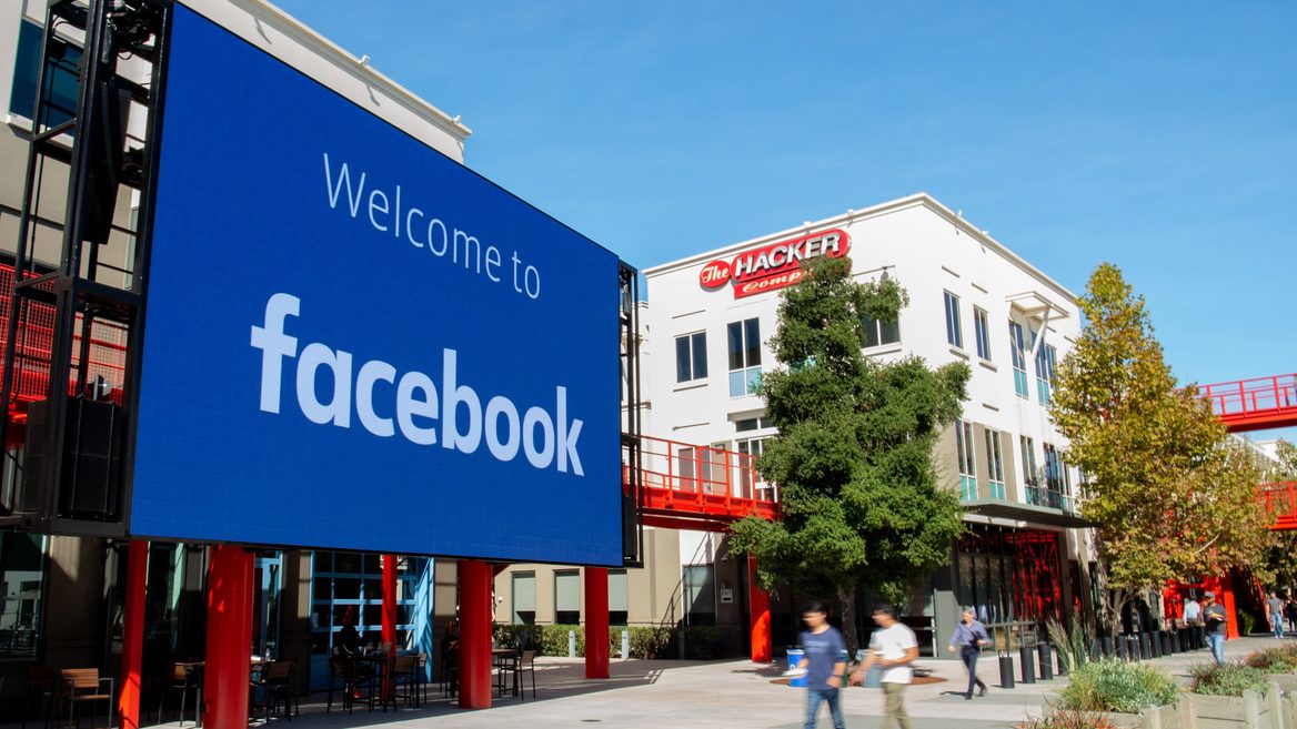 Facebook запретил российским госСМИ рекламу и монетизацию на платформе