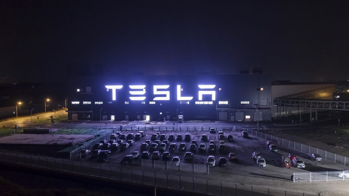 «Сработало»: у Tesla на 70% рухнули поставки в Китае после антикампании в прессе