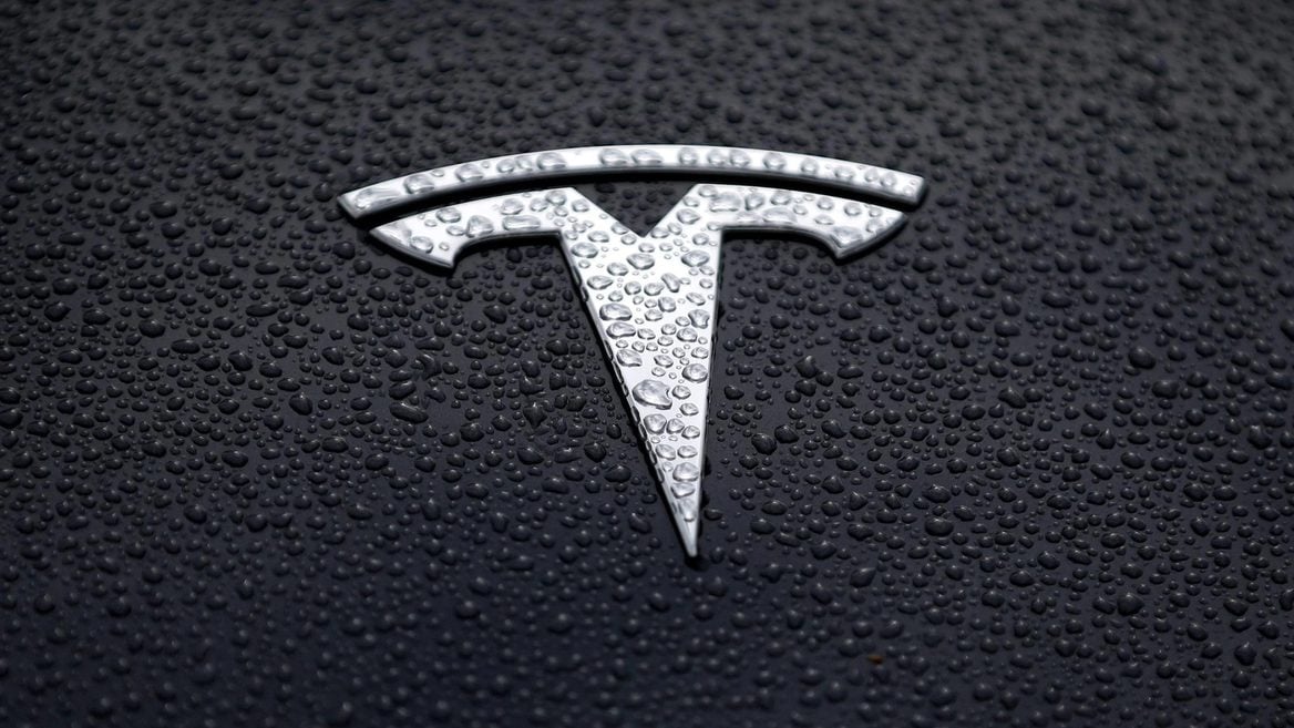 Американец купил 16 тысяч акций Tesla на бюджетные деньги получил срок