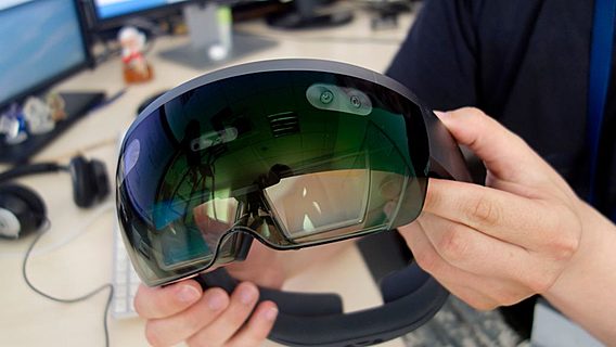 Опробовано на себе: белорусские разработчики — о возможностях очков HoloLens 