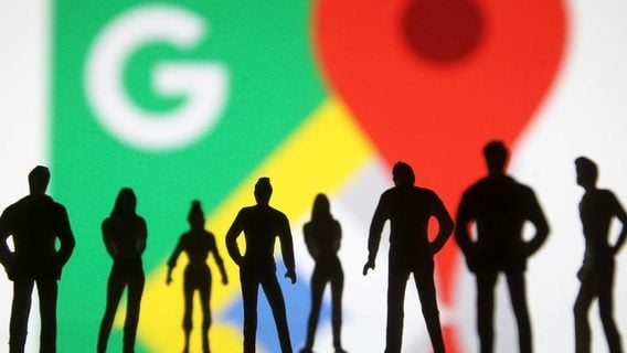 Пользователи делятся фото Google Street View, на них  — умершие друзья и родственники