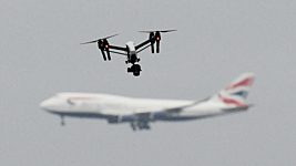 Второй по величине аэропорт Великобритании дважды закрывали из-за неопознанных дронов 