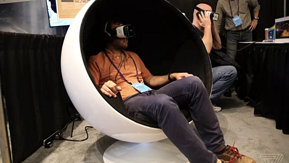 Фотофакт. VR-кресло за $8 тысяч в форме яйца 