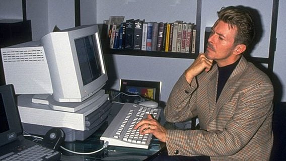 Дэвид Боуи предсказал будущее интернета 16 лет назад (видео) 