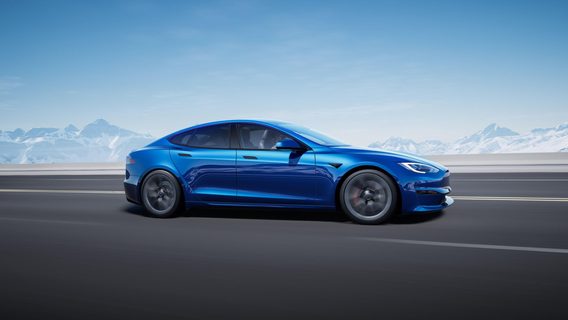 Tesla запустит «самый быстрый серийный автомобиль» в мире через две недели