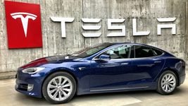 «Сумасшедшая война за ИИ-таланты»: Маск вынужден поднимать зарплаты инженерам Tesla, чтобы они не уходили в OpenAI