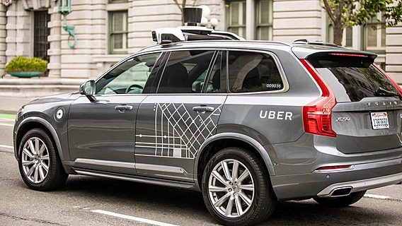 Uber прекратила тестирование автопилота после смертельной аварии с пешеходом 
