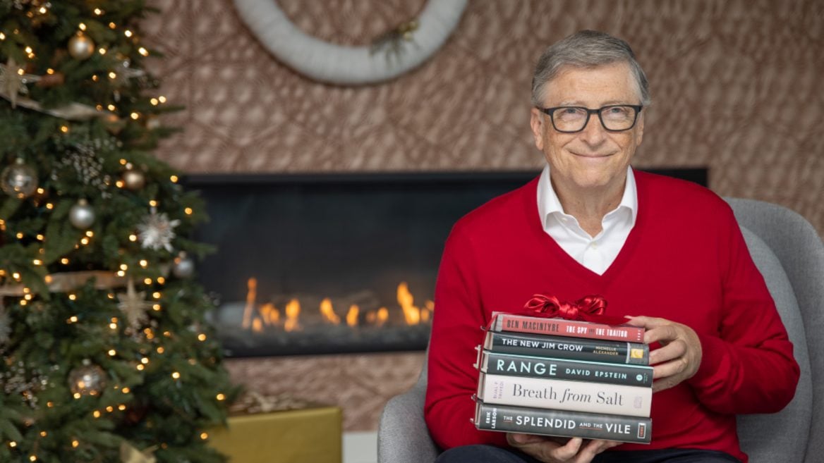 «5 хороших книг для паршивого года»: Билл Гейтс посоветовал что почитать этой зимой
