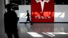 Tesla уволила десятки сотрудников, которые захотели профсоюз