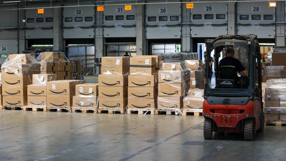 Amazon стала первой в мире компанией, которая потеряла $1 трлн капитализации