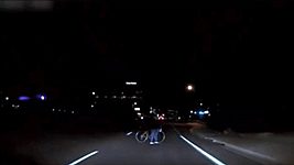 Полиция Аризоны опубликовала видео столкновения автопилота Uber с пешеходом 