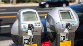 Скамеры расклеивают QR-коды на паркоматах и крадут платёжные данные водителей