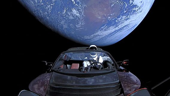 Запущенный в космос электромобиль Tesla Roadster добрался до Марса 