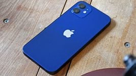 Франция запретила продажи iPhone 12 из-за слишком сильного излучения