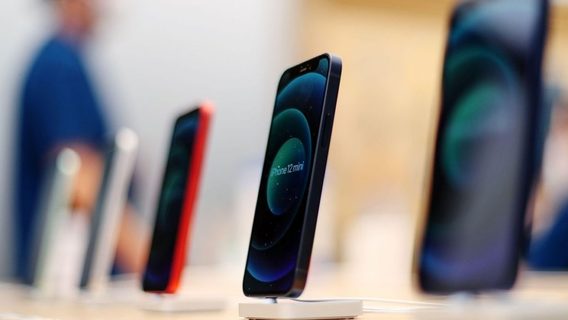 Apple могут запретить предустанавливать фирменные приложения на айфоны в США