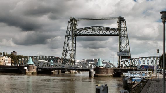 Ради яхты Безоса разберут 144-летний мост в Нидерландах